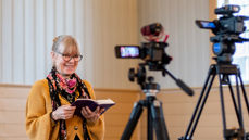 Menighetspedagog Anne Lise Voll foran kameraene. Foto©Per Ivar Nicolaisen / Steinkjer kirkelige fellesråd