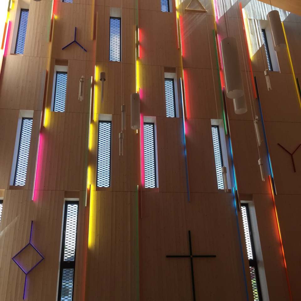 Regnbuemesse i Stjørdal kirke i anledning Stjørdal Pride