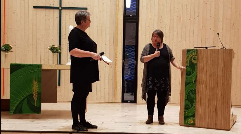 Bli med på en "Spleis" til kirketekstiler i Stjørdal kirke.