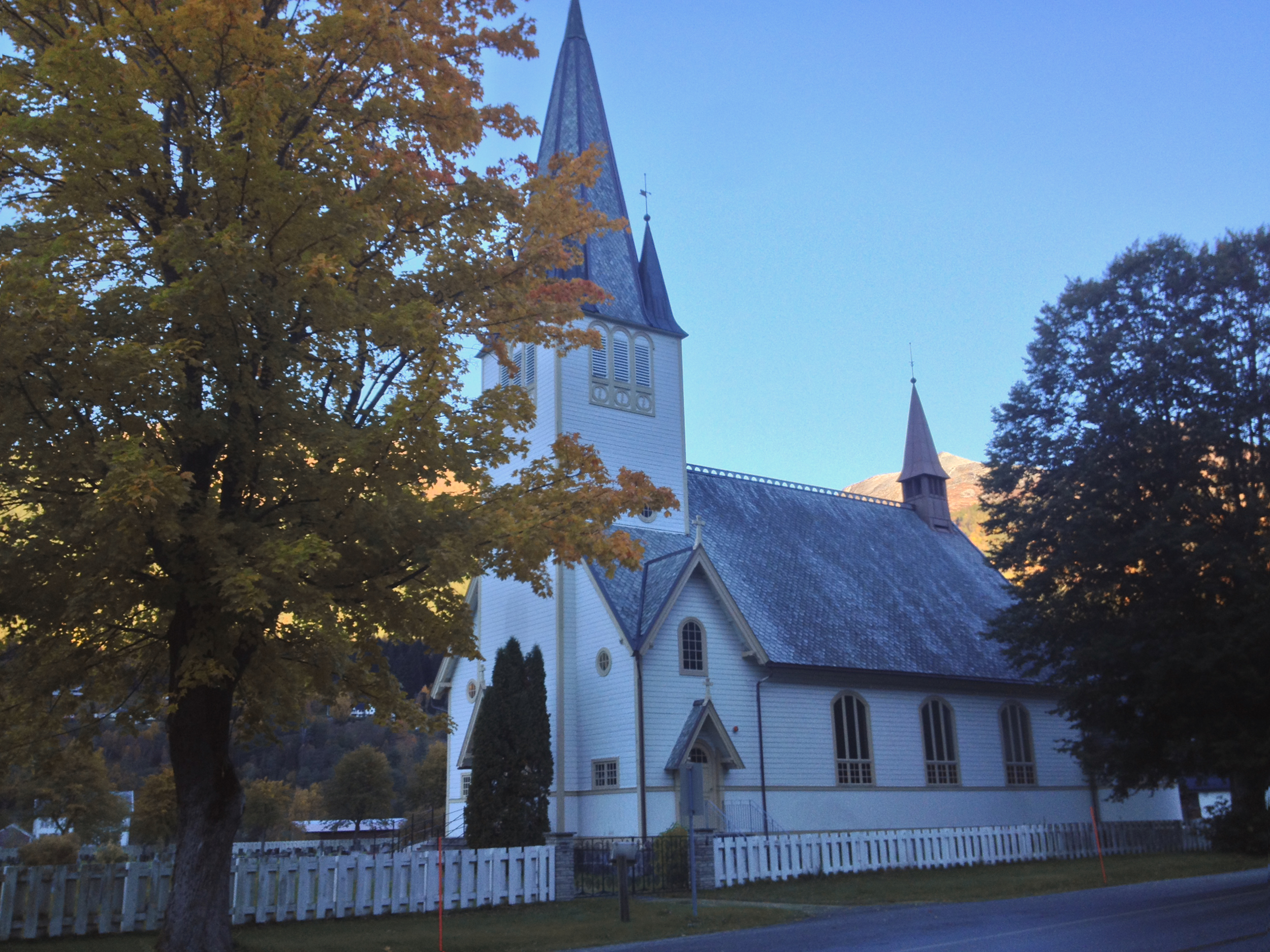 Stordal kyrkje
