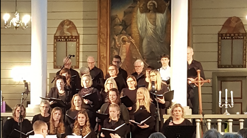 Svingande gospelkonsert i Sunnylven kyrkje