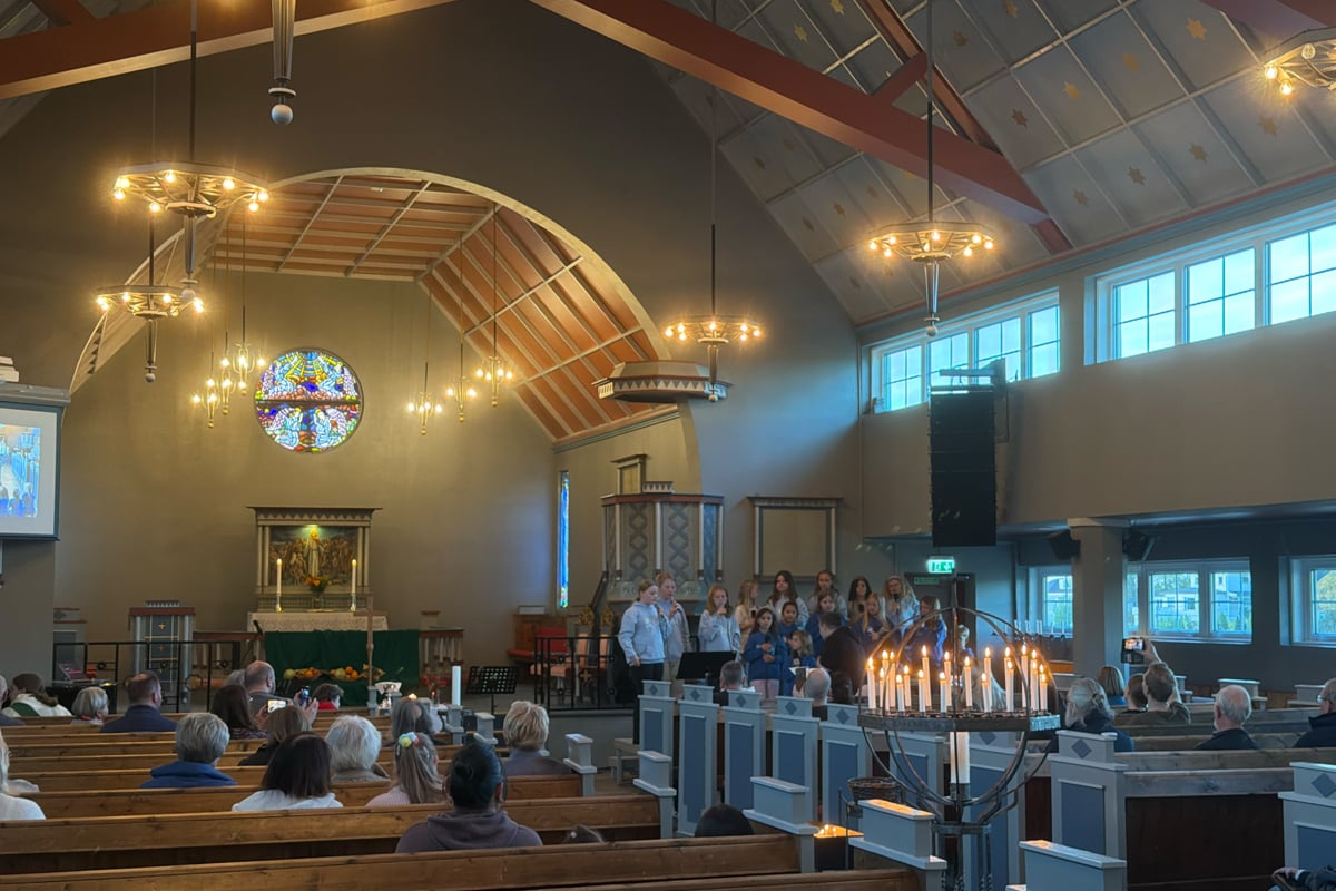 Heil-gudsteneste i Langevåg kyrkje 30. september, med innslag frå barnekora Blessing og BigBless.