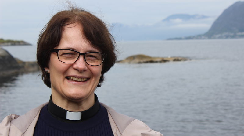 Nærleiken til havet på Sula er noko av det Kirsti setter stor pris på.