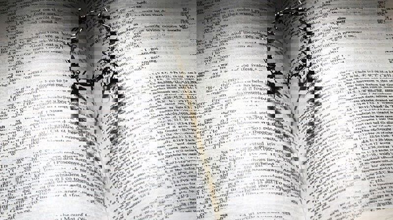 Tankar på langfredag og video frå Ålhus kyrkje