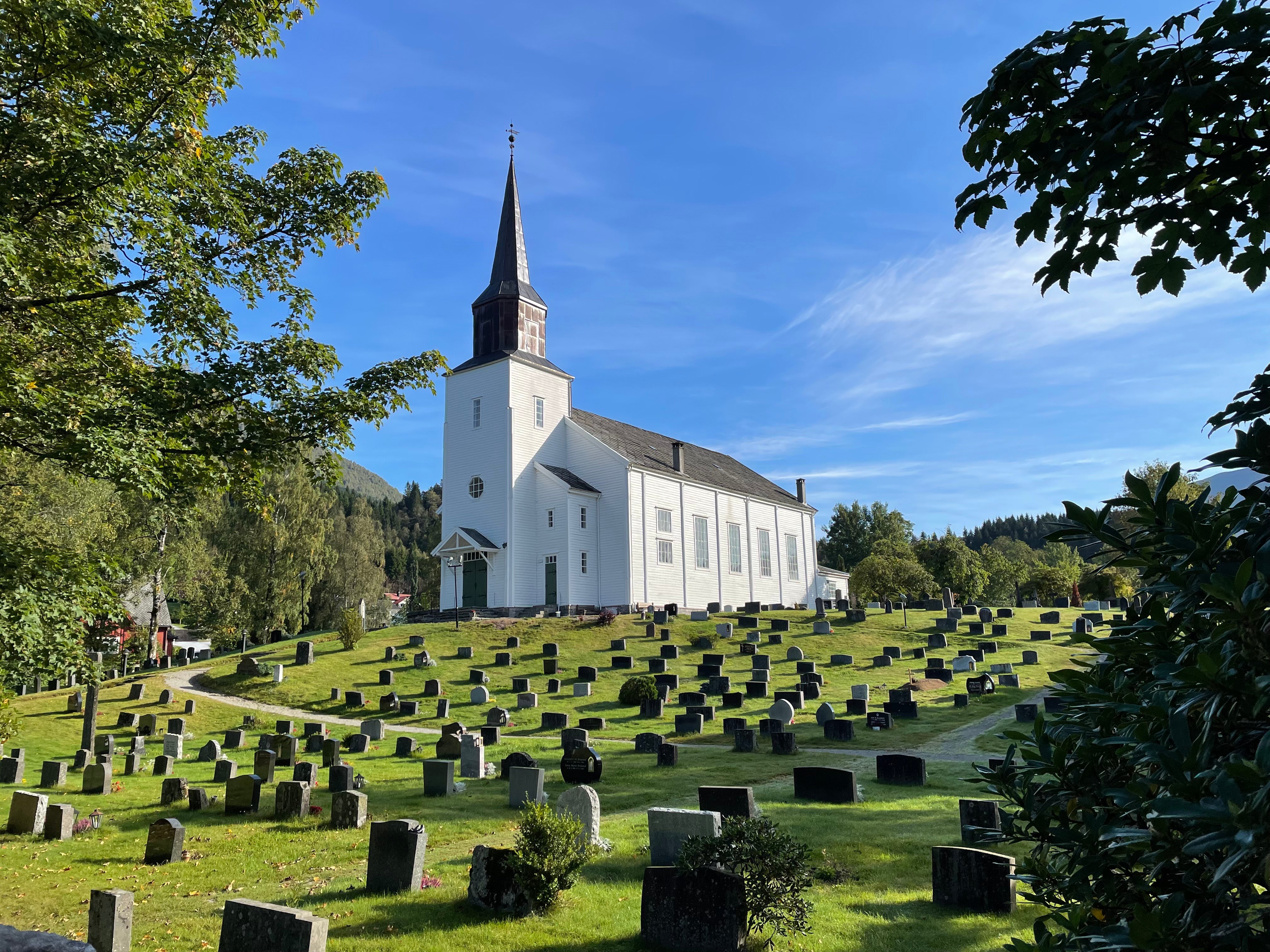 Førde kyrkje blir stengt for aktivitet ein periode i sommar