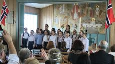 Barn fra Barentsburg synger i Svalbard kirke i 2019, foto Jovna Z. Dunfjell