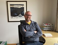 Karl Yngve Bergkåsa er sommerpresten på Svalbard. Foto: Jovna Z. Dunfjell