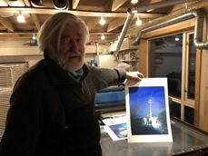 Kunstner Olaf Storø har laget et nytt bilde i forbindelse med 100-årsjubileet.