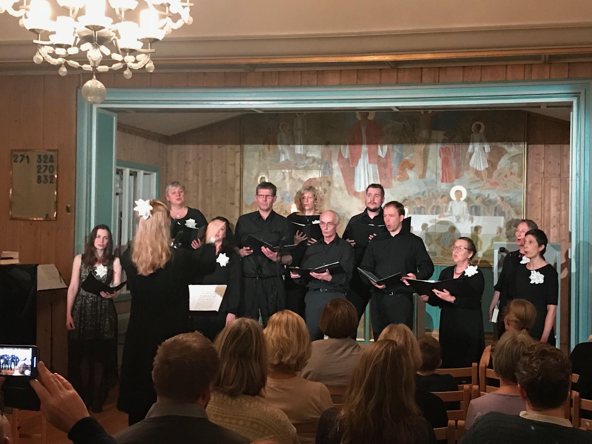 Kullstrupene, Longyearbyen blandakor synger. Foto: Jovna Z. Dunfjell