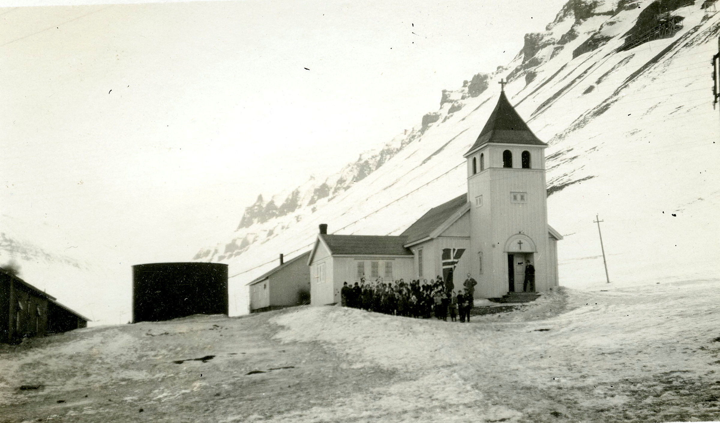 Vor Frelsers kirke på Spitsbergen, foto fra Svalbard museums samlinger.