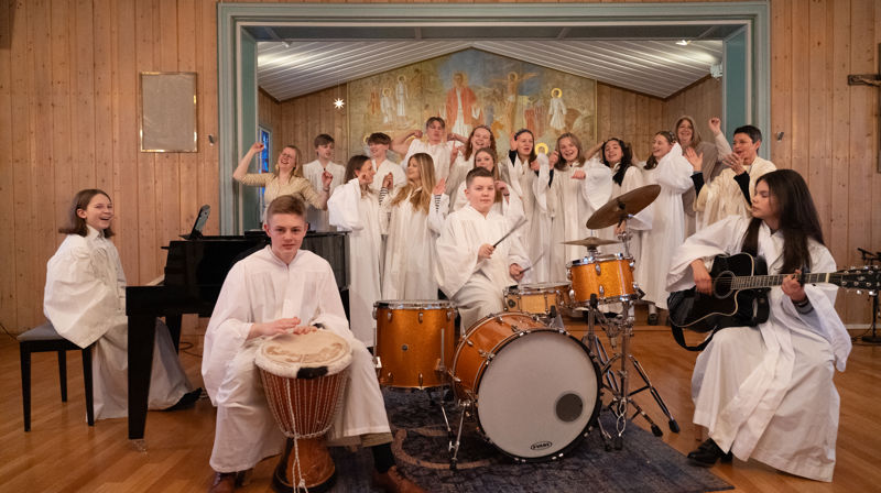 Årets konfirmanter i Svalbard kirke, foto: Anja Charlotte Markussen Hansen/Svalbardposten