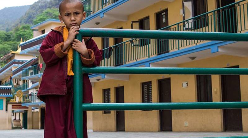 Barn ned i 6 års alderen får skolegang og livet sitt i klosteret. Foto: Leif Magne Helgesen.