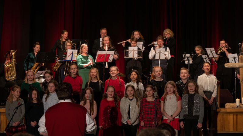 Polargospel i samarbeid med Longyearbyen storband.