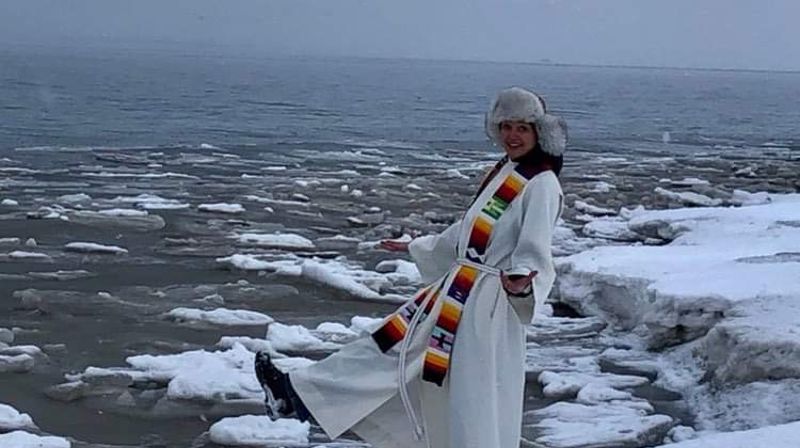 Må hun og konfirmantene i havet også i år? Om vi når 50.000 kr, gjør vi det!