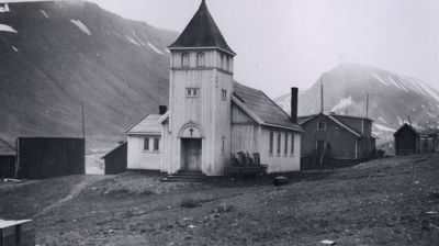 Fig. 1. Vor Frelsers kirke 17. juli 1938. Foto © Norsk Polarinstitutt.