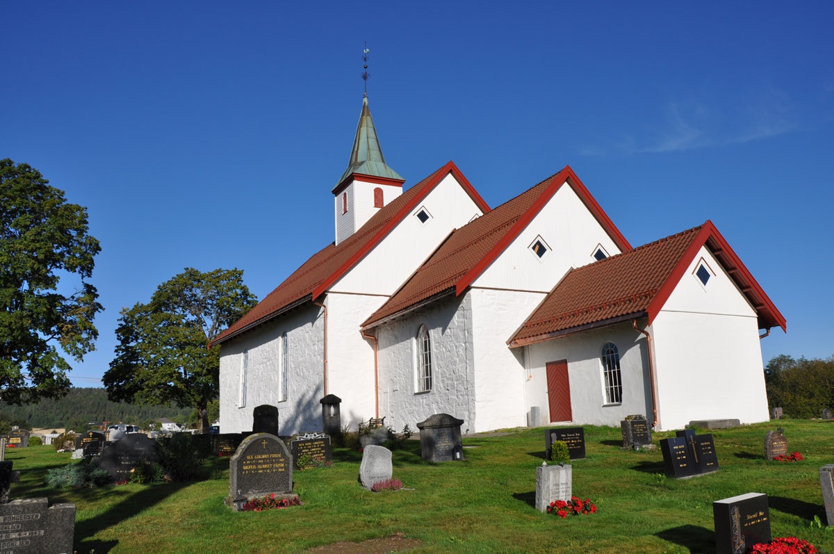 Ramnesveien stengt ved Ramnes kirke