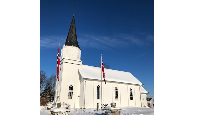 Vinterbilde av Undrumsdal kirke.