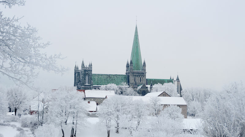 Vil du på gudstjeneste i advent/juletiden? Da bør du melde deg på digitalt. Foto: Kjetil Aa.