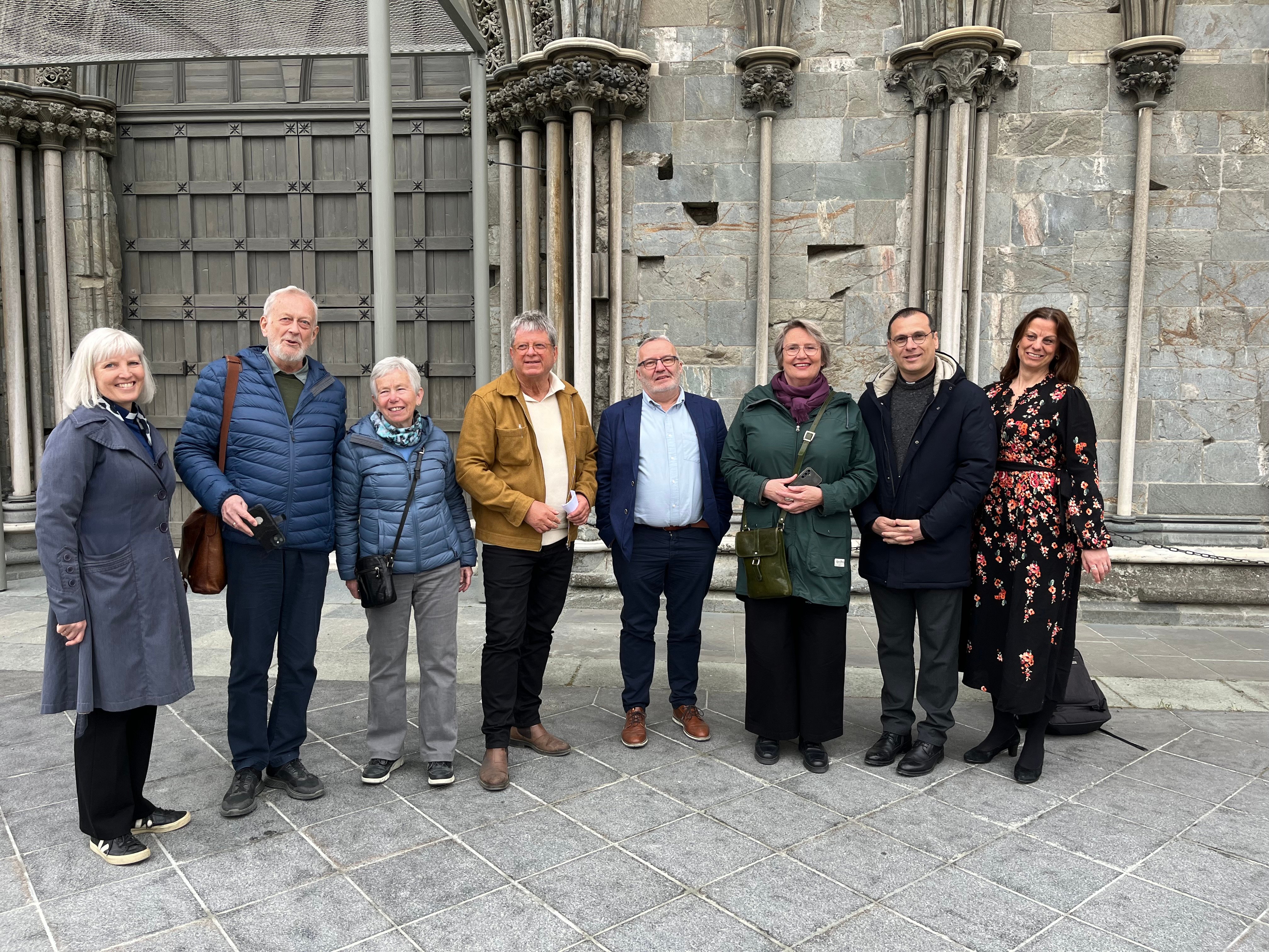 Ramallah-presten Munther Isaac (nr. 2 fra høyre) besøkte denne uken biskop Herborg Finnset, representanter for bispedømmeråd, lederen i Kirkelig fellesråd i Trondheim (KfiT), prester og menigheter i Trondheim og Levanger. Foto: Kirka i Trondheim