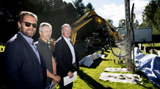 I Oslo er 22 000 kistegraver kalket. Nå er arbeidet igang også i Trondheim, men med en ny og mer avansert metode. Fra venstre Daglig leder i Nomias, Runar Frømyhr, enhetsleder for kirkegårder i Kirkelig Fellesråd, Trygve Jensen og kommunaldirektør for kultur og næring, Ola By Rise. Foto Ole Martin Wold