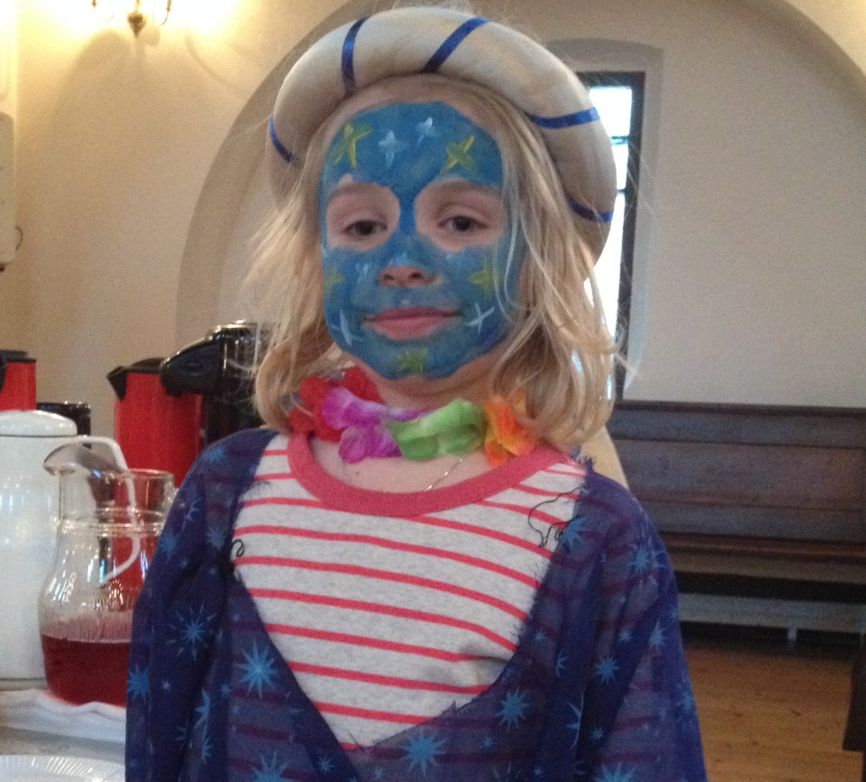 Kirkemiddag, karneval og utdeling av kirkebok