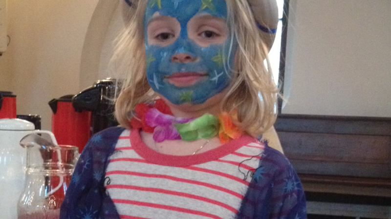 Kirkemiddag, karneval og utdeling av kirkebok