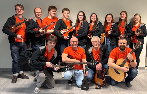 FOLKEMUSIKKGUDSTJENESTE 