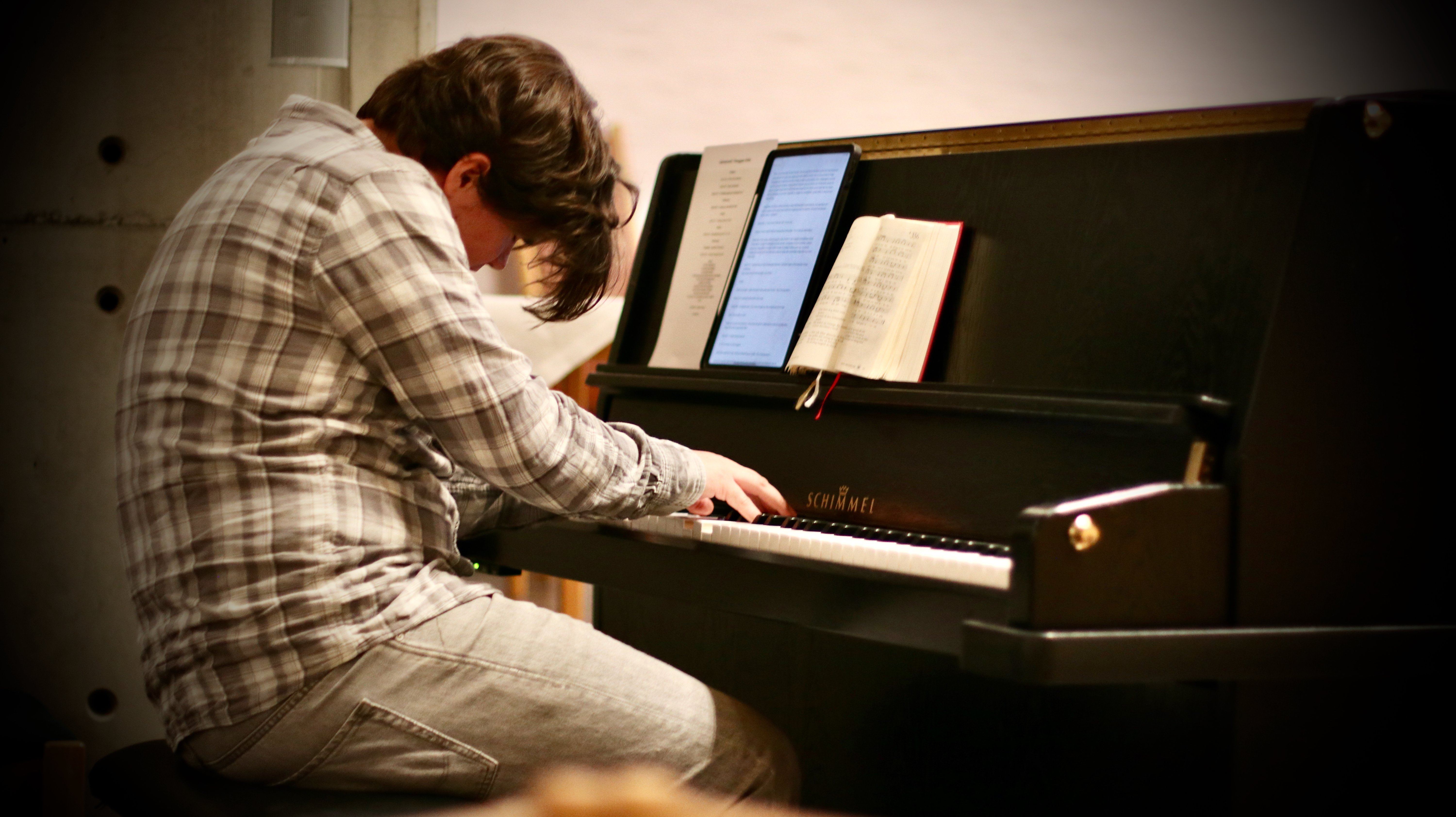 Pianist Nikolai Hansli leder kvelden. Foto: Promobilde 