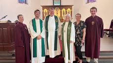 F.v.: Cecilie Løkeland Slåke (undervisningsleder), Ole Thomas Bientie Reiten (sokneprest i Sverresborg), Dag Johannessen (sokneprest i Ilen), Bodil Slørdal (prost i Trondheim), Janne Maliks (menighetsrådsmedlem), Sveinung Nygård (kirketjener)