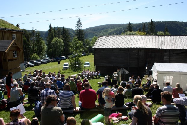 Friluftsgudstjeneste på Teigen