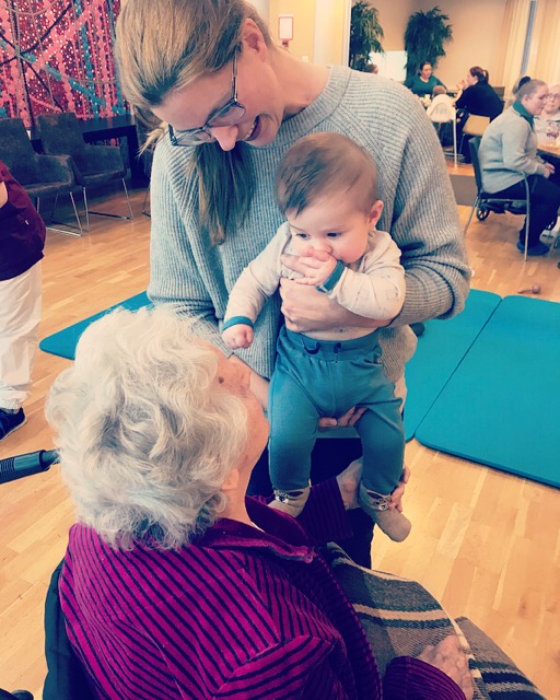 Babysang er en fantastisk mulighet til å knytte deg tettere til babyen din gjennom sang og musikk. Foto: Den norske kirke