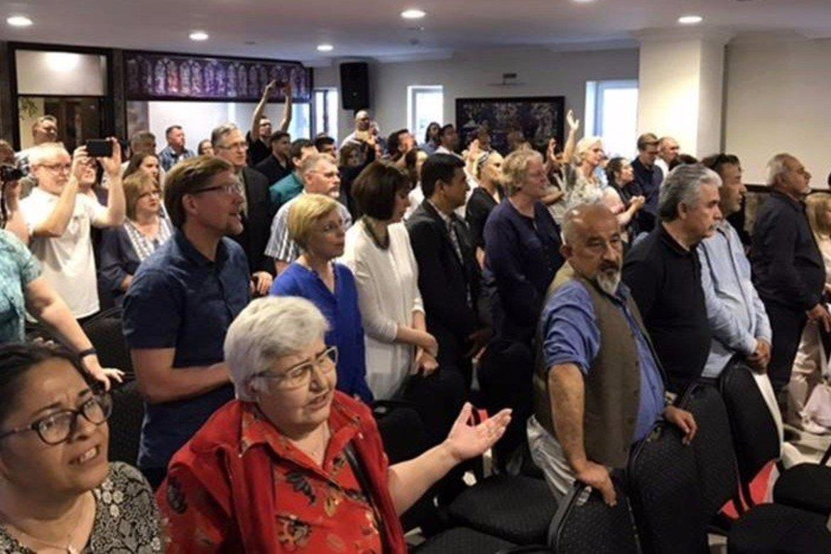 Menigheten er i vekst. Gaver fro oss er kjærkomne.