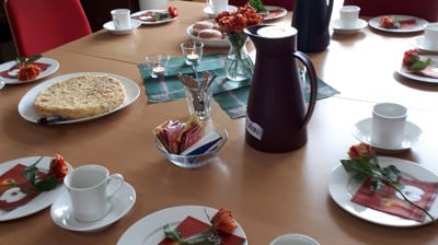 Bilde av dekket kaffebord