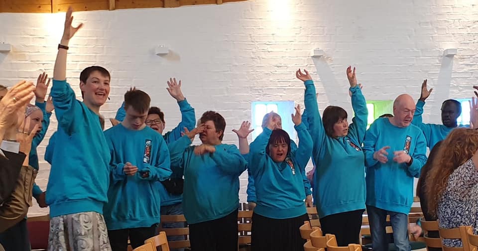 Gudstjeneste med livsglede i massevis!