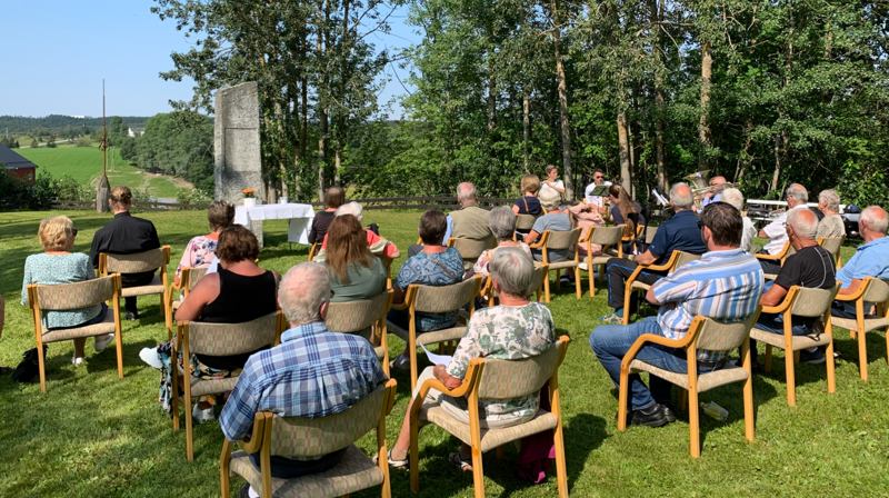 Gudstjeneste på Tiller gamle kirkegård