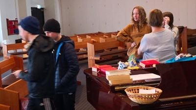 Ved konfirmasjon i kirka får du noe mer, noe ekstra. Du lærer om kristen tro og tradisjon. Illustrasjonsbilde. (Foto: Bo Mathisen)