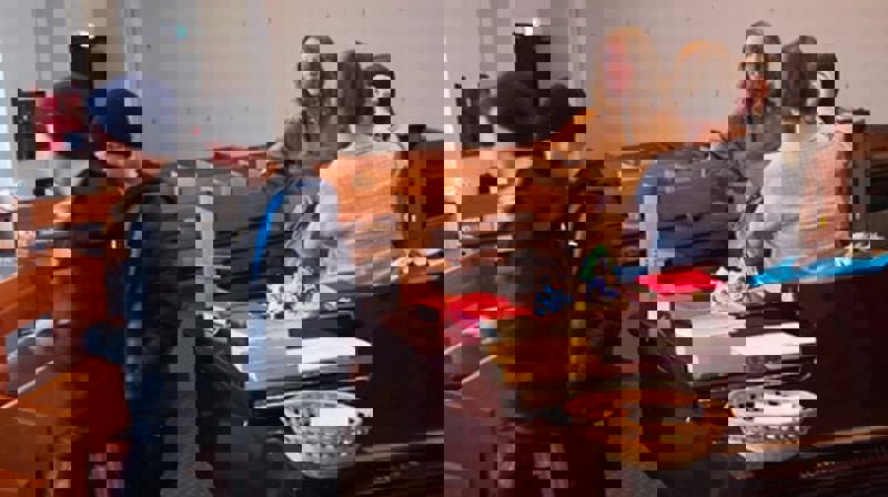 Ved konfirmasjon i kirka får du noe mer, noe ekstra. Du lærer om kristen tro og tradisjon. Illustrasjonsbilde. (Foto: Bo Mathisen)