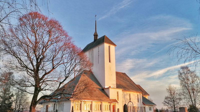 Hellige jul, lokal julekonsert med korsang, solosang, allsang, piano/orgel og trompet