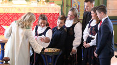 Dåp har framleis høg oppslutnad i Ulstein. Det er både ein viktig tradisjon og ei tru på at Gud tilfører våre liv ein viktig dimensjon. Eline Dimmen blei døypt i Ulstein kyrkje på visitasgudstenesta 3. februar av sokneprest i Ulstein, Margit Lovise Holte.