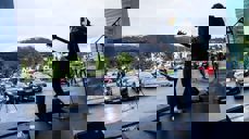 Faktisk ganske praktisk å kunne sitte i ein bil på ein utekonsert når mai månad viser seg frå si beste sunnmørske side. Kanskje Drive in er eit konsept uansett Corona?