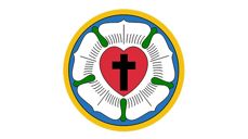 Lutherrosa er på det nye nattverdsettet og på den kvite messehakelen i Ulstein kyrkje. Krossen i hjartet er for trua på den krossfeste Jesus Kristus. Det raude hjartet viser til liv og kjærleik. Den kvite rosa står for glede og fred. Blåfargen speglar himmelen sin herlegdom og gullringen er symbolet for æva og uendeleg rikdom.