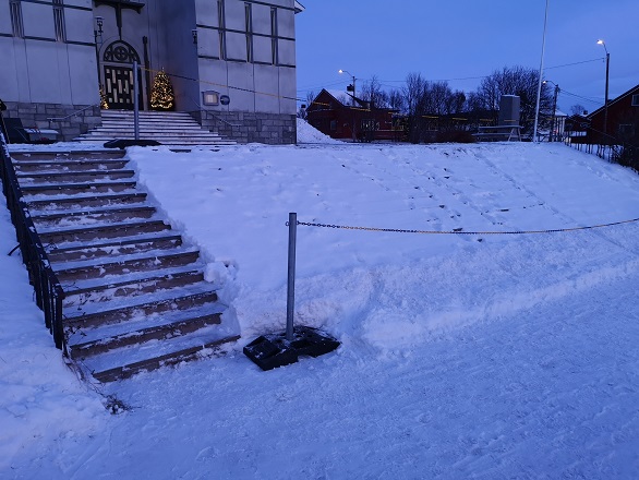 Kirketrappen ved Vadsø kirke er nå vinterstengt.