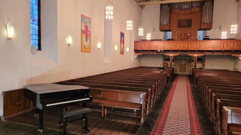 Vaksdal kyrkje har fått flygel!