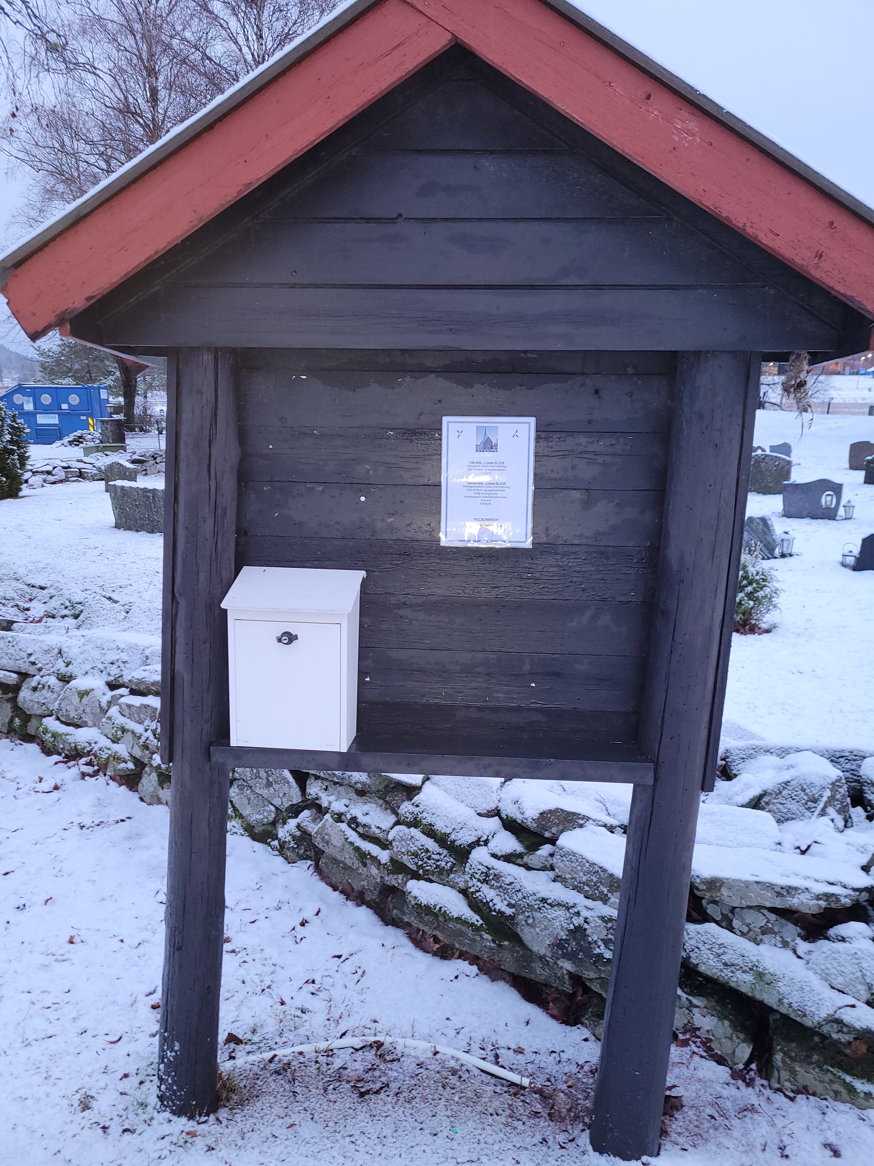 Bønnekasse utenfor Våler kirke.