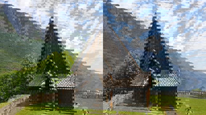 Omvisning i Øye stavkyrkje