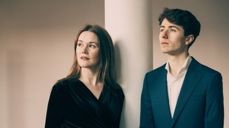 Konsertkåseriet er ved Susanna Solsrud (sopran) og James Girling (gitarist)