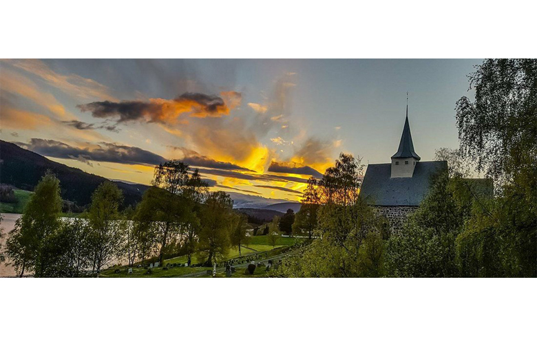 OPEN KYRKJE I SLIDREDOMEN