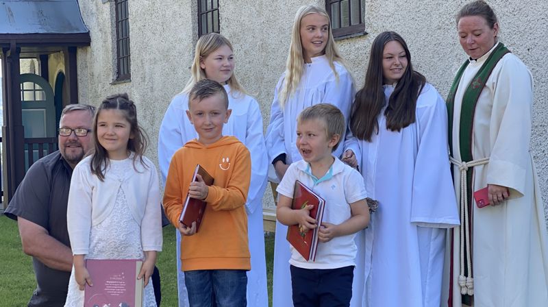 Flott gudsteneste med utdeling av 6-årsbok!