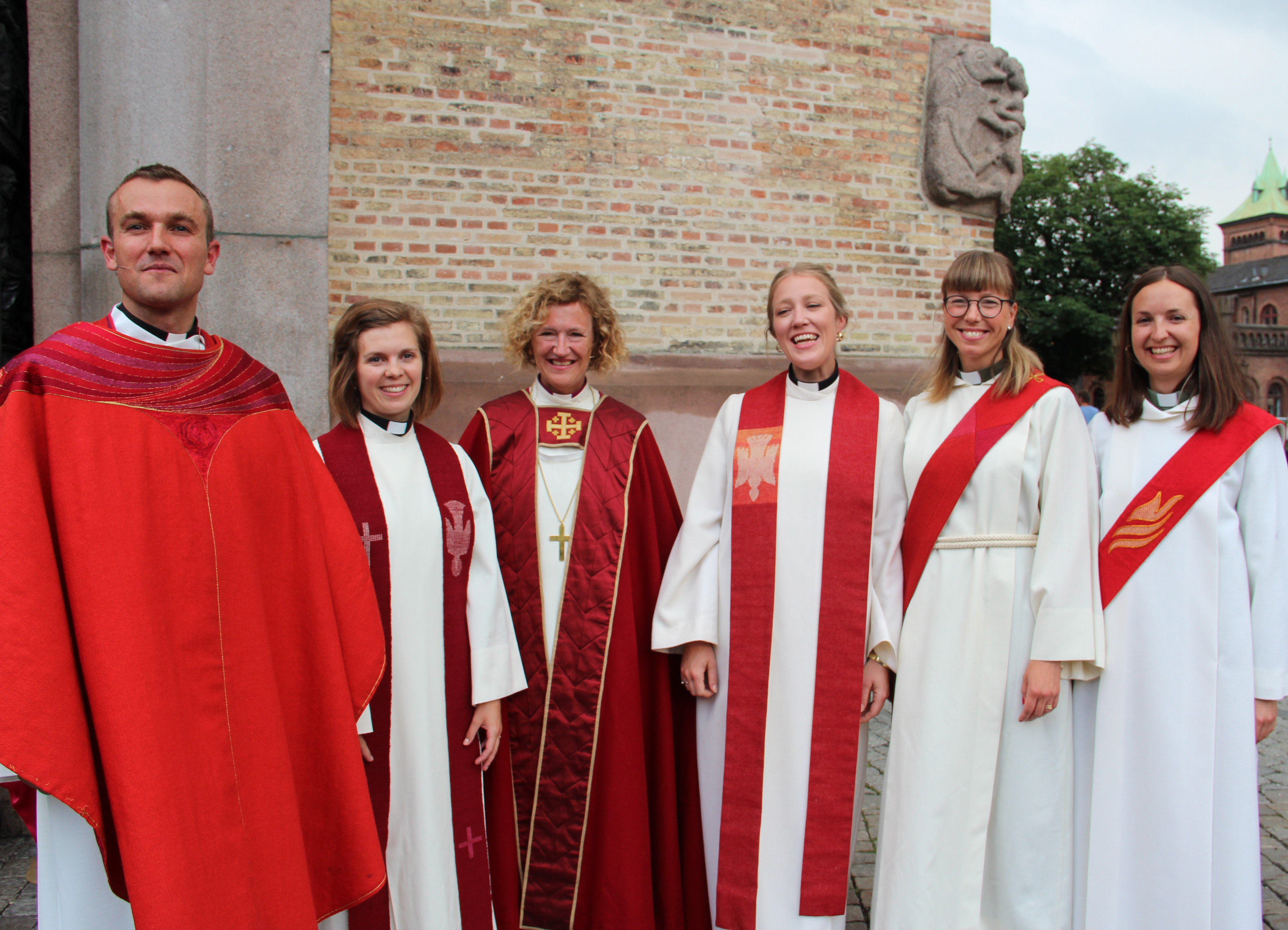 Tre ordinasjoner og to vigslinger på samme dag