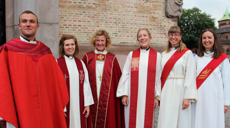 Tre ordinasjoner og to vigslinger på samme dag